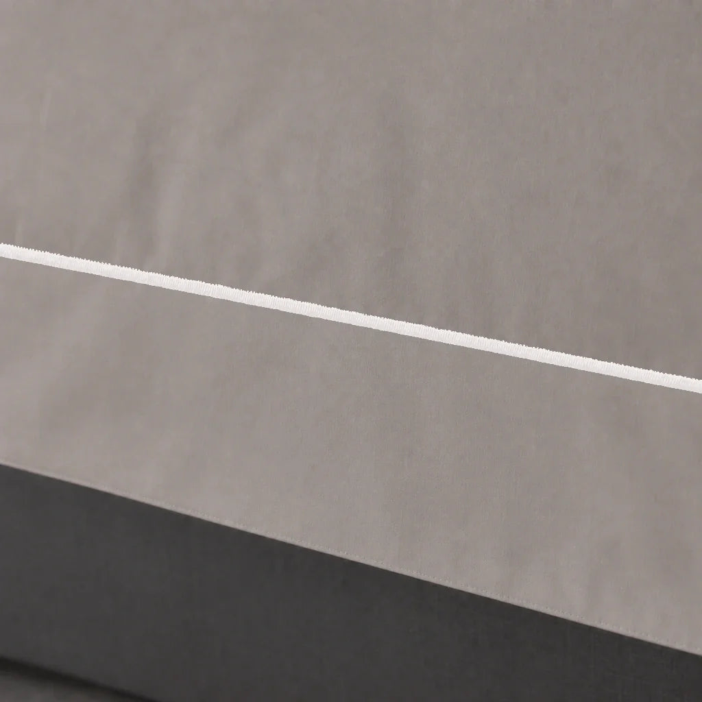 Oxford duvet cover set - Cream One Row Satin Stitch - close-up border view - Linen and Co