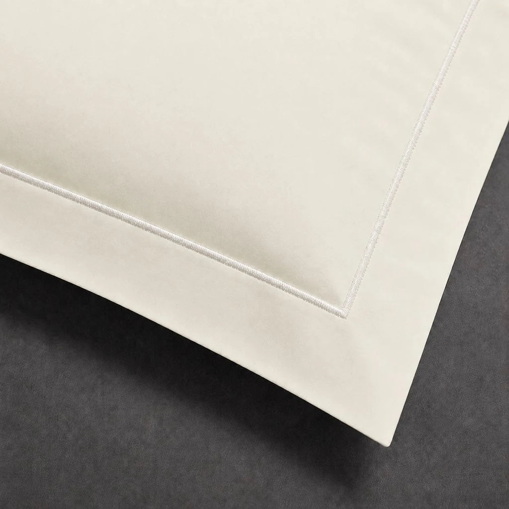 Ivory Cream Oxford Pillow Case with Cream one-row satin stitch - border close-up - Linen and Co