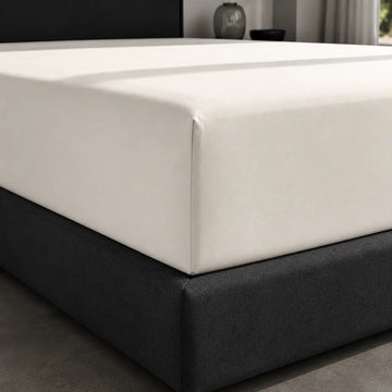 Cream Polycotton Percale 200TC Fitted Sheets extra depth deep pocket corner detail - Linen and Co