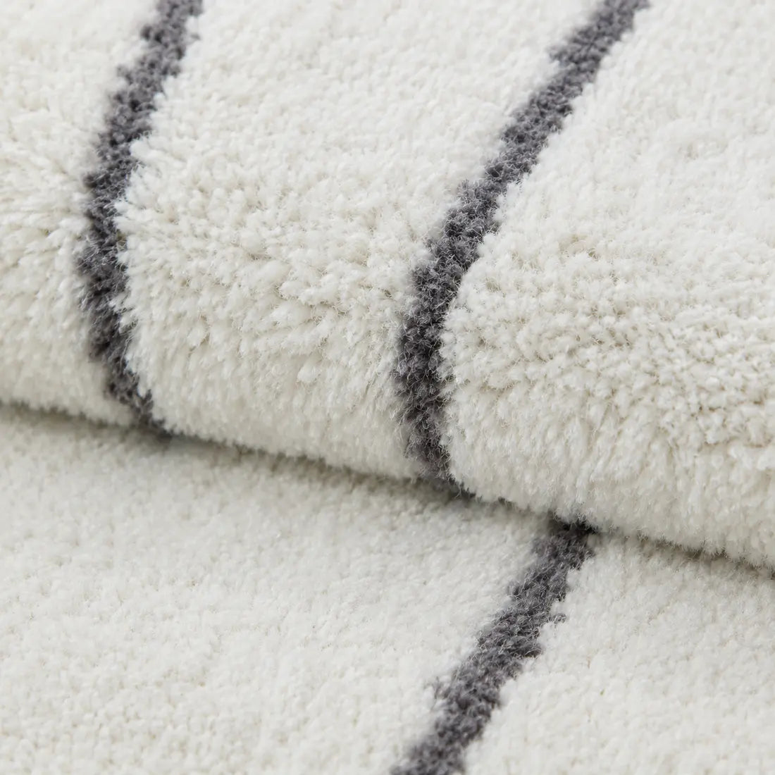 Papini Oslo rug in Blizzard - close-up detail - Linen and Co