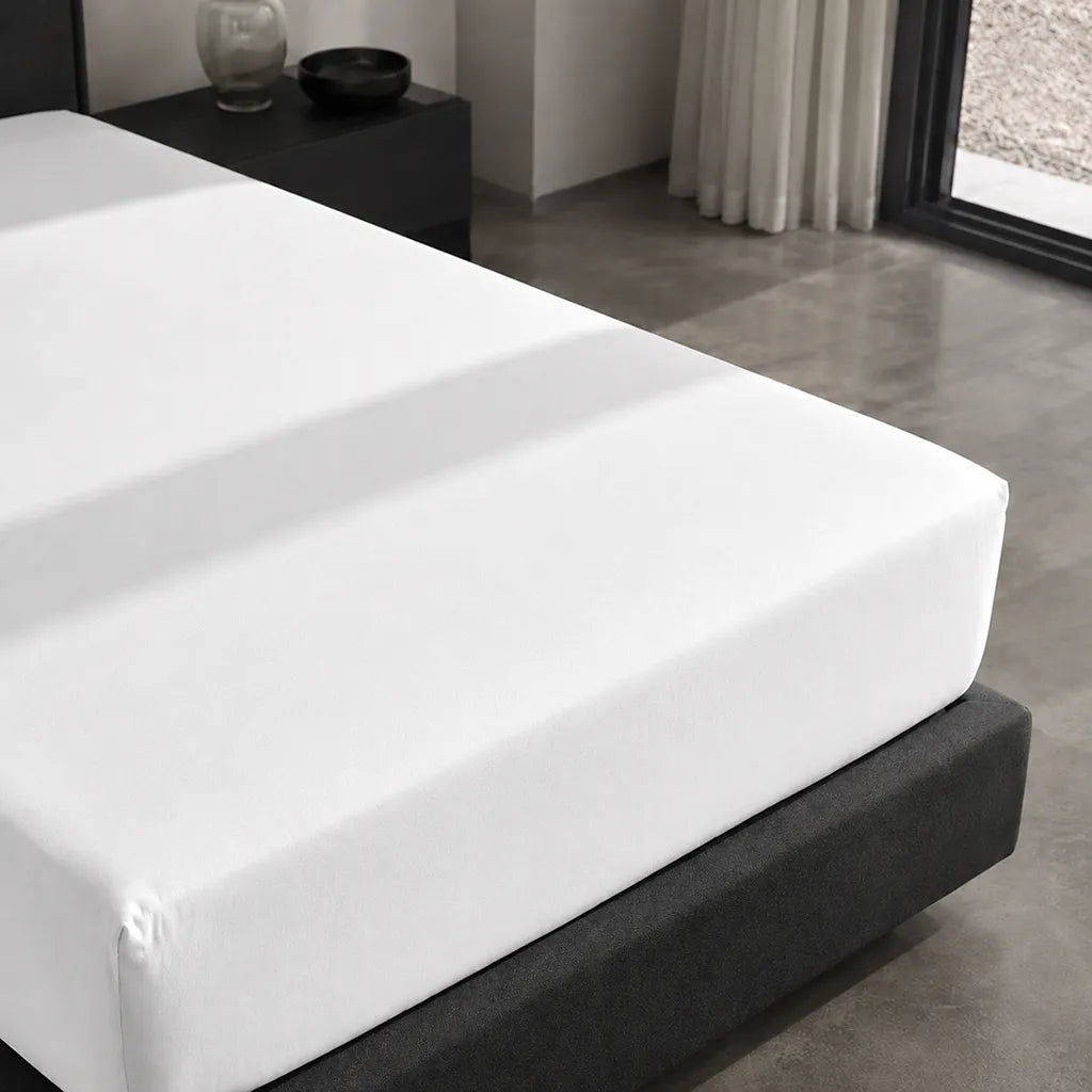 White Polycotton Percale 200TC Fitted Sheets fitted mattress corner detail - Linen and Co