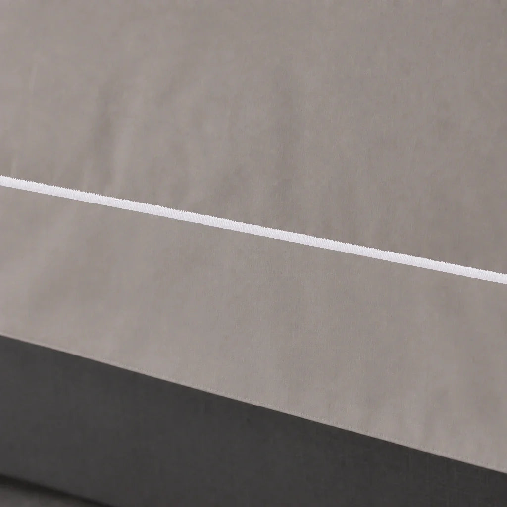 Oxford duvet cover set - White One Row Satin Stitch - close-up border view - Linen and Co