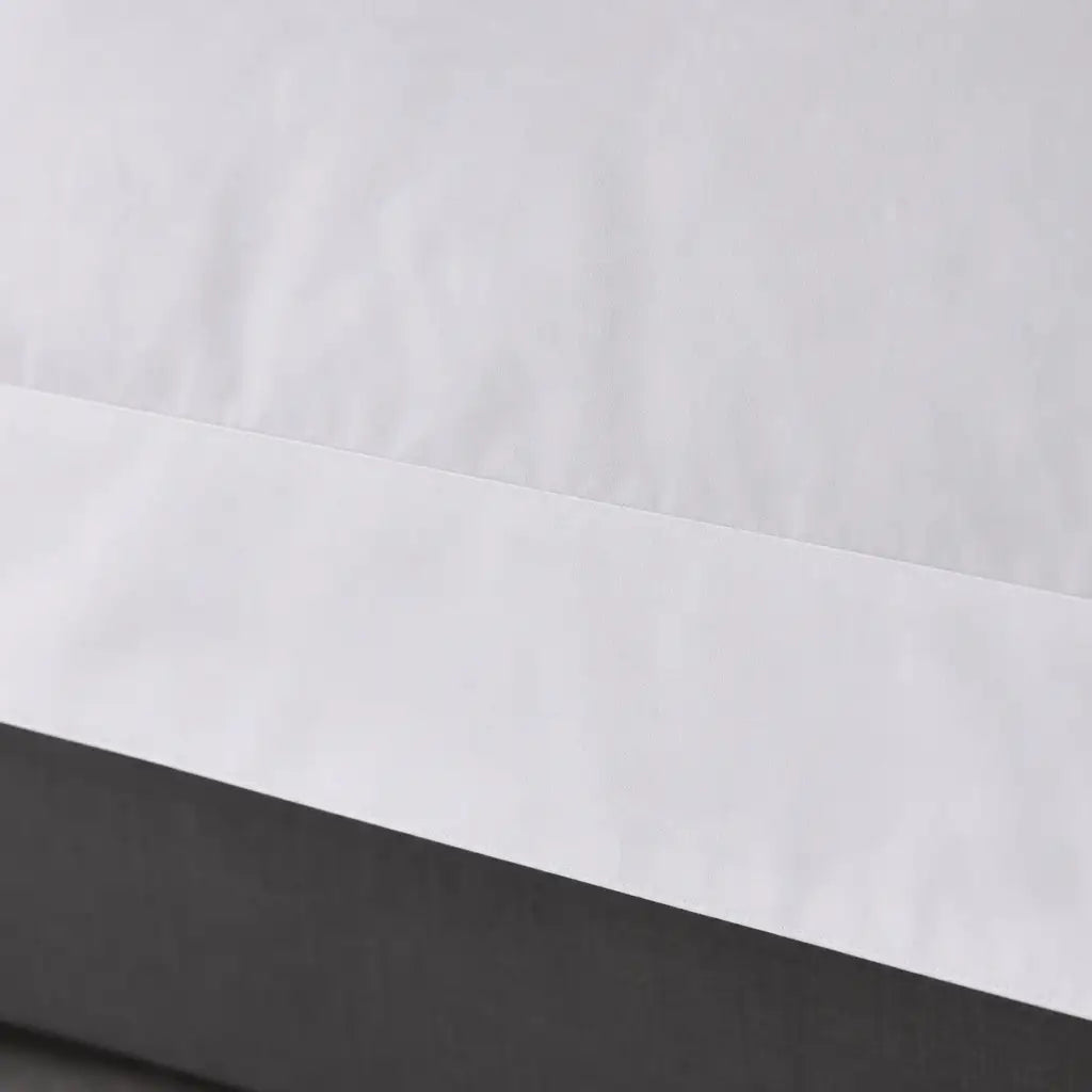 White polycotton percale Oxford duvet cover set, no satin stitch – close-up view | Linen & Co