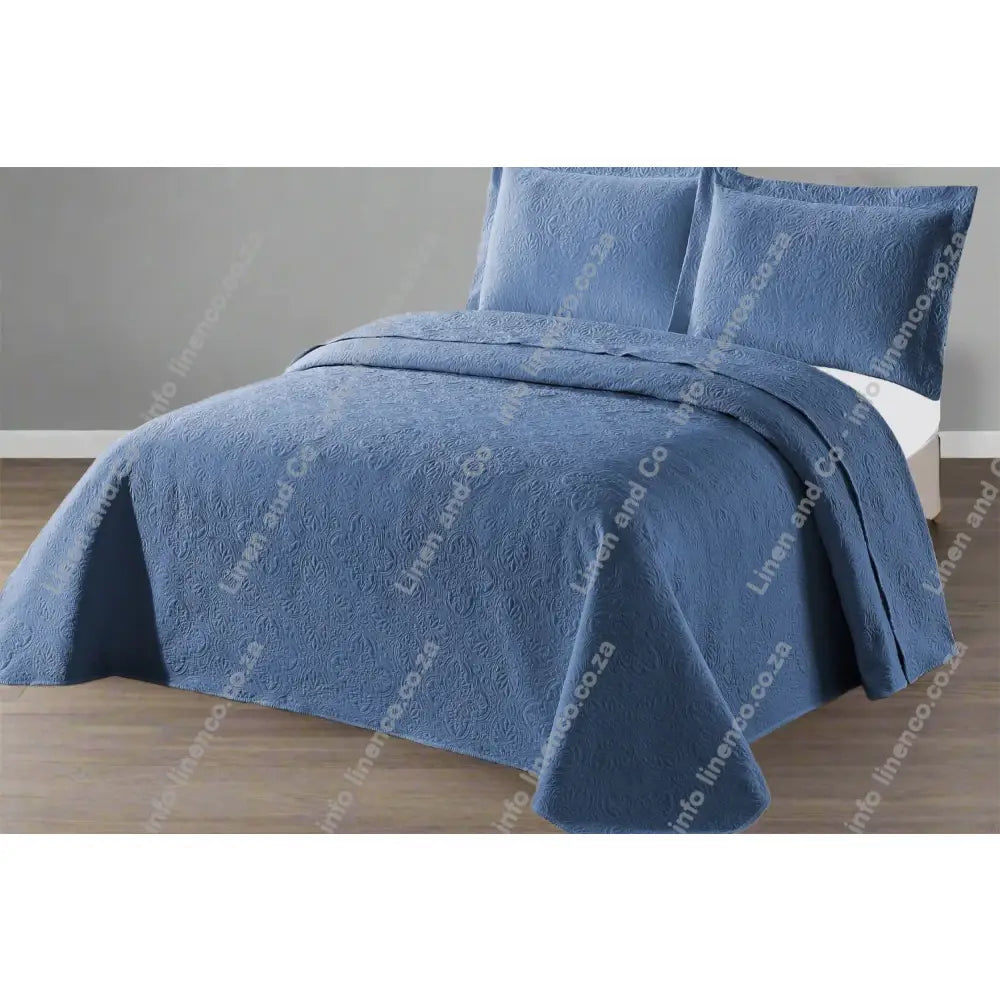 Quilted Bedspread Daisy Design