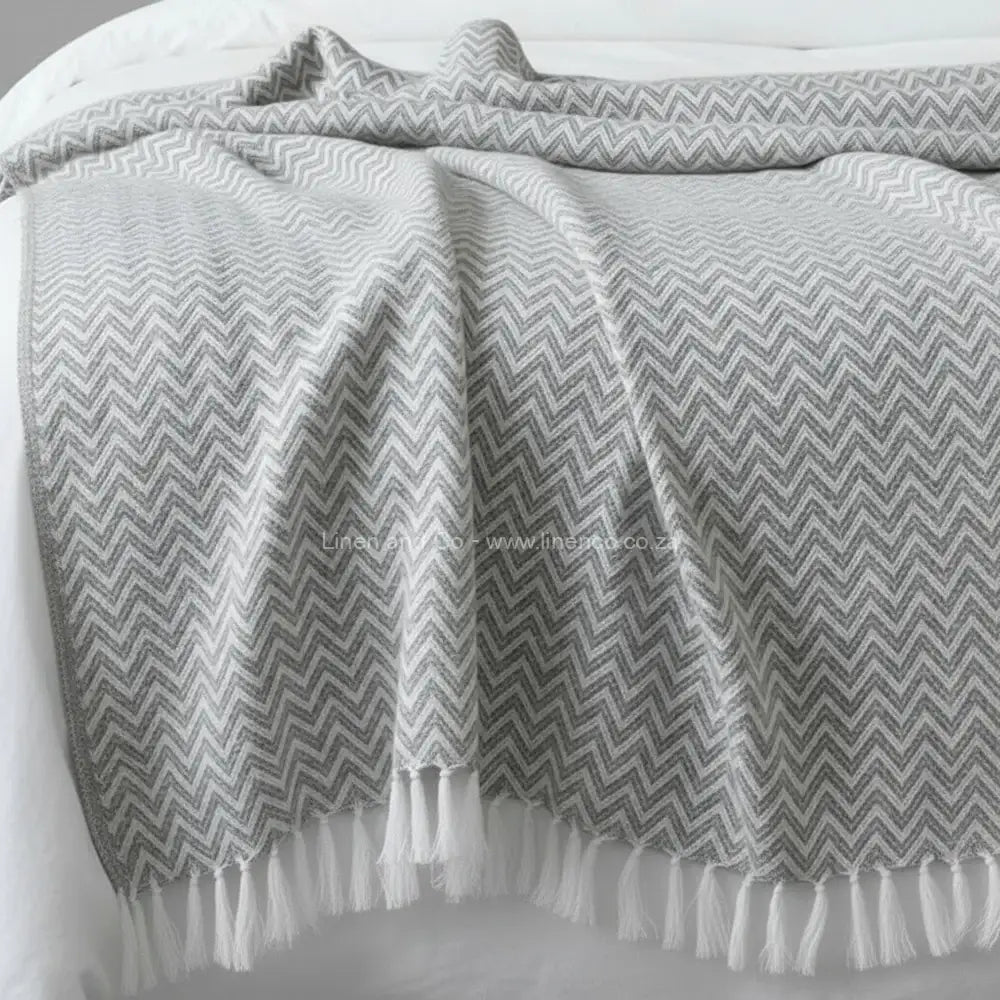 Platinum cotton throw, 125x150cm, soft hospitality textile for professional hotel decor by Linen and Co.