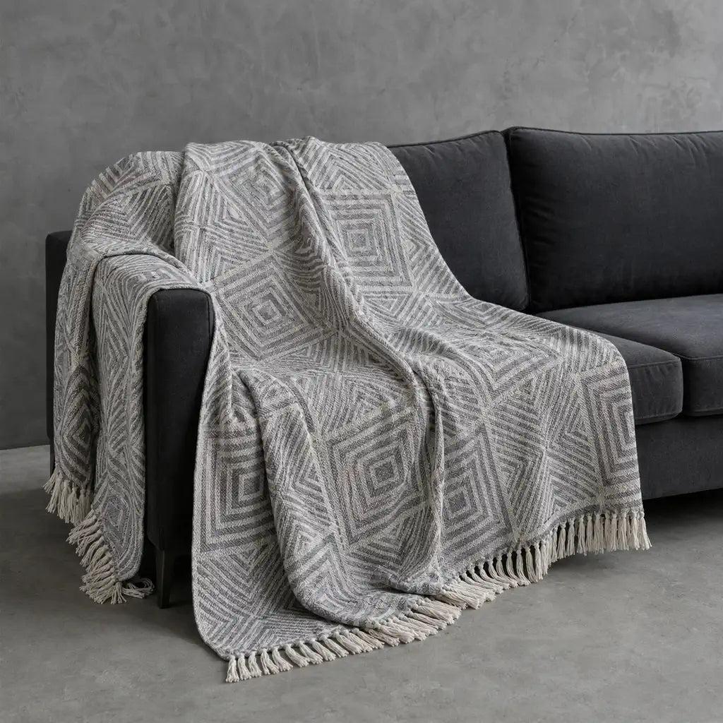 Aria Cotton Throw in Platinum #Colour_Platinum