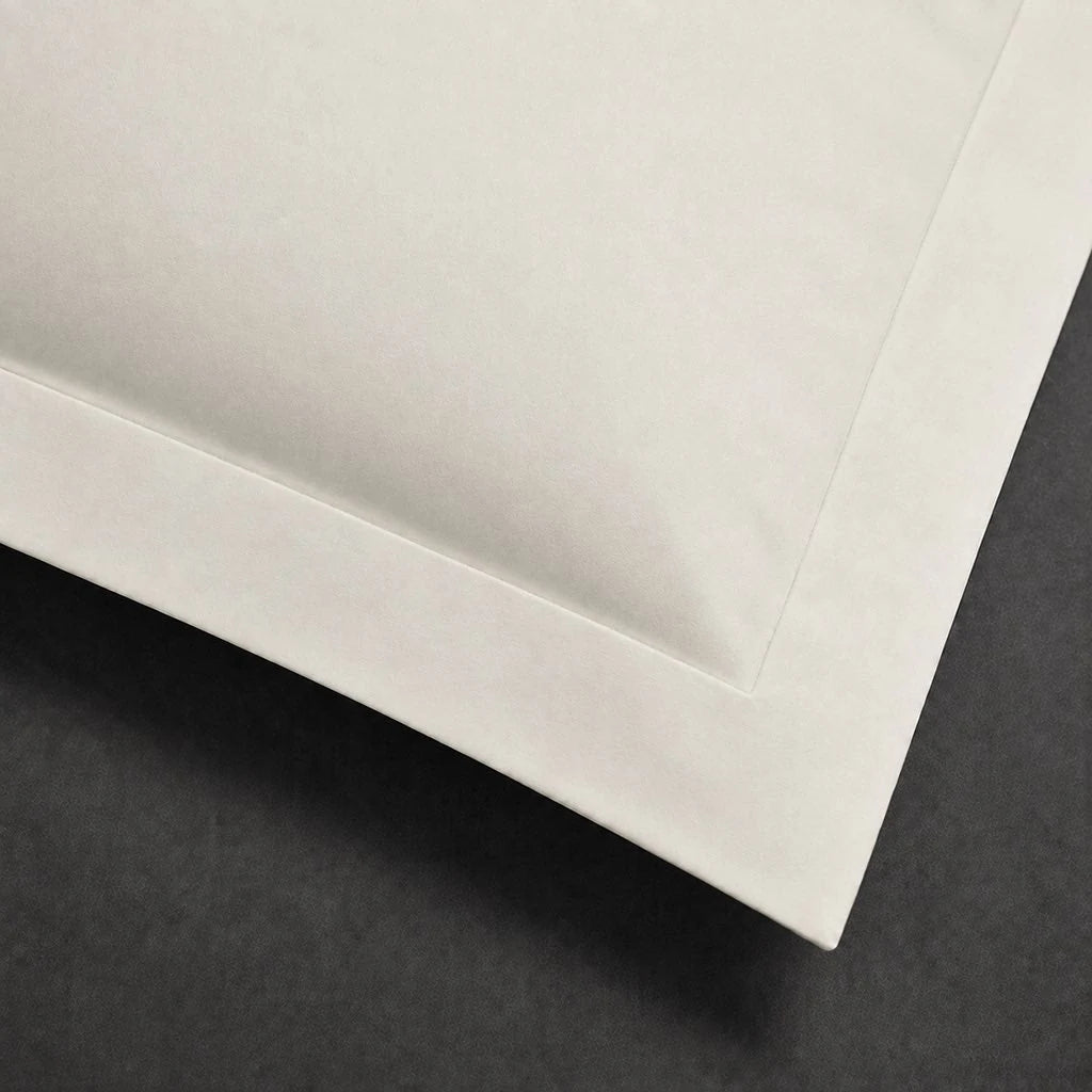 Ivory Cream Oxford Pillow Case with no satin stitch - border close-up - Linen and Co