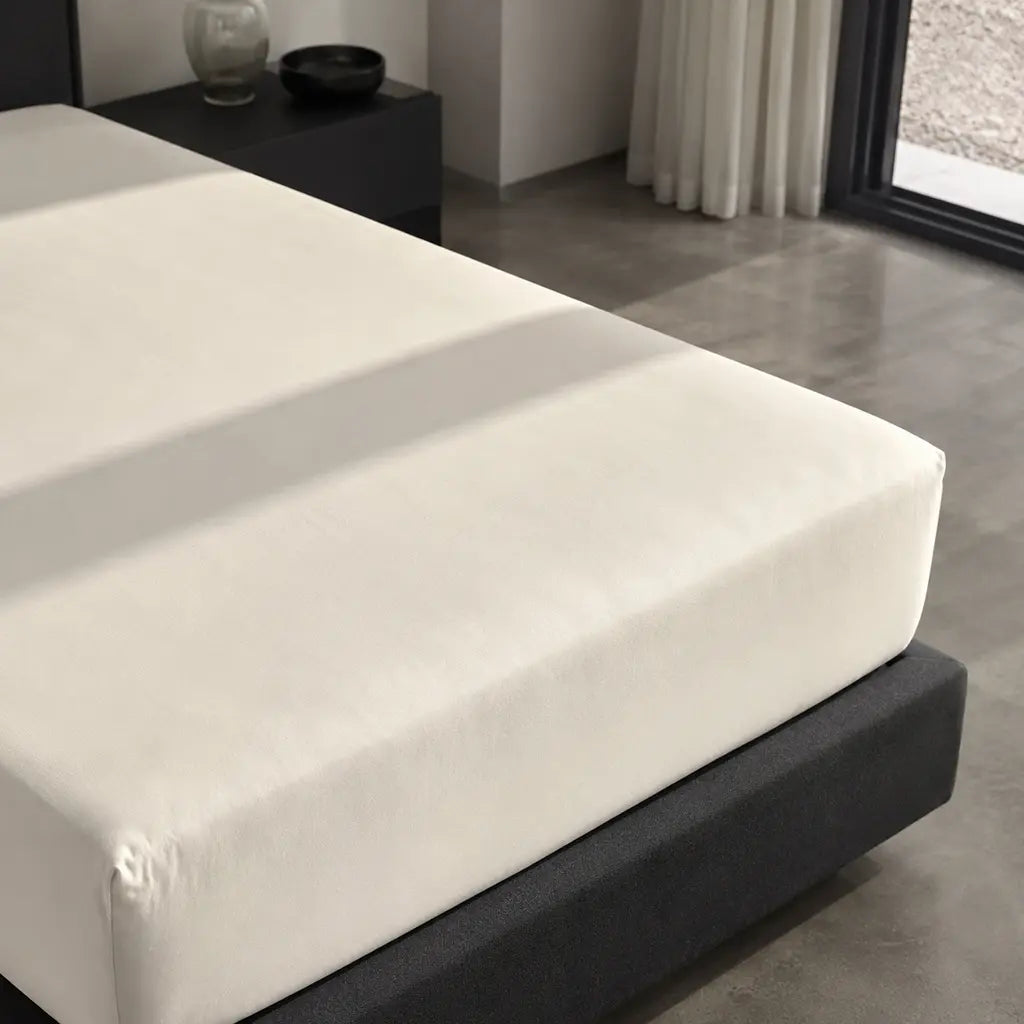 Cream Polycotton Percale 200TC Fitted Sheets fitted mattress corner detail - Linen and Co