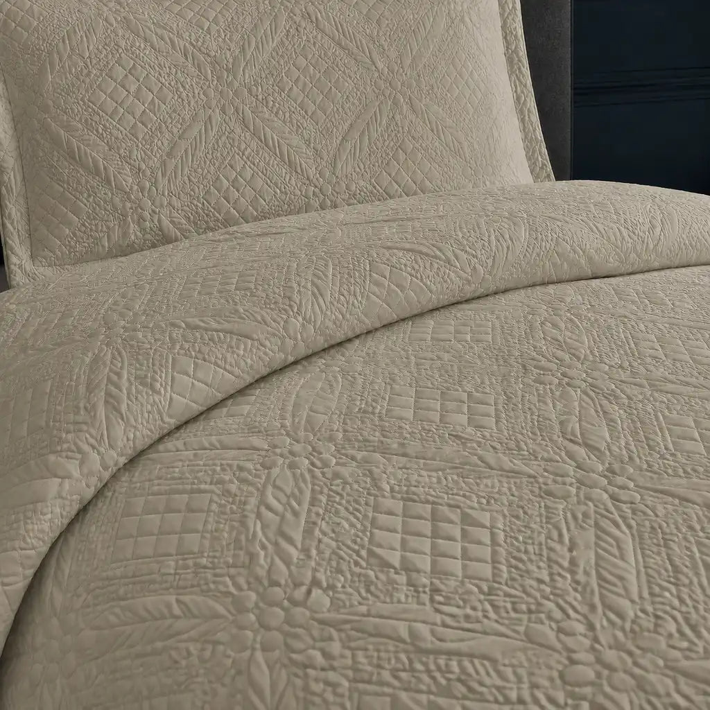 Natural Istanbul Quilted Bedspread Set - Close-up detail