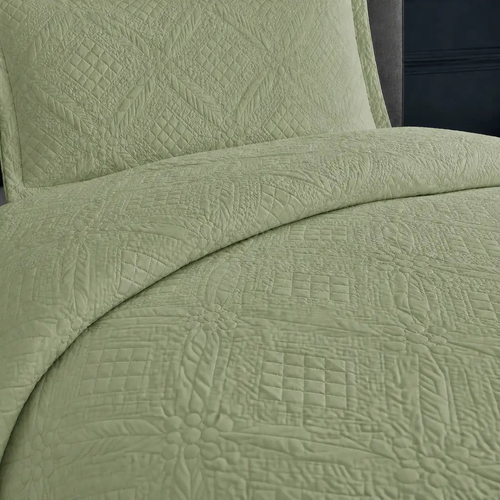 Pistachio Istanbul Quilted Bedspread Set - Close-up detail