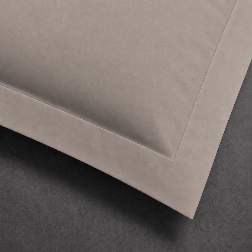 Stone polycotton percale 200TC Oxford pillow case, Standard and King, no satin stitch — close-up detail.
