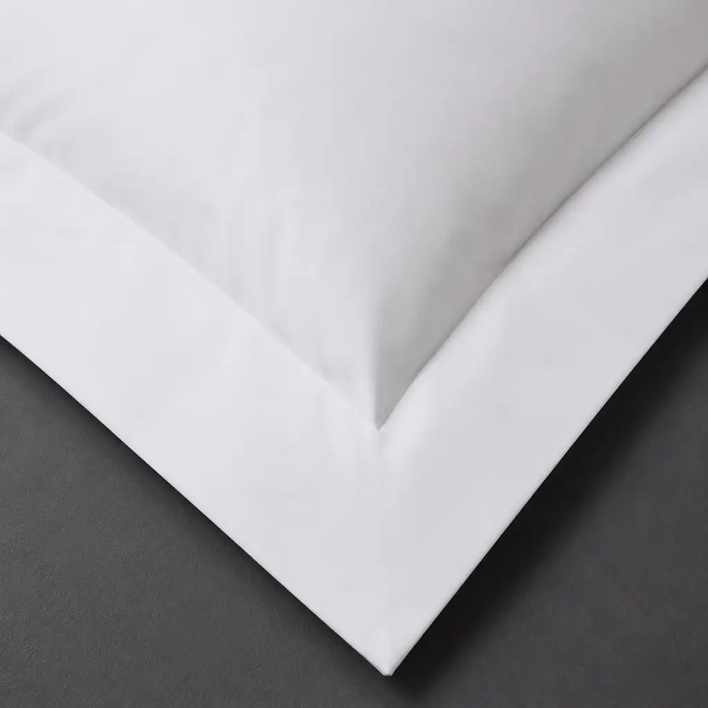 White Cotton 300TC Oxford duvet cover set with no satin stitch — Oxford edge close-up — Linen & Co